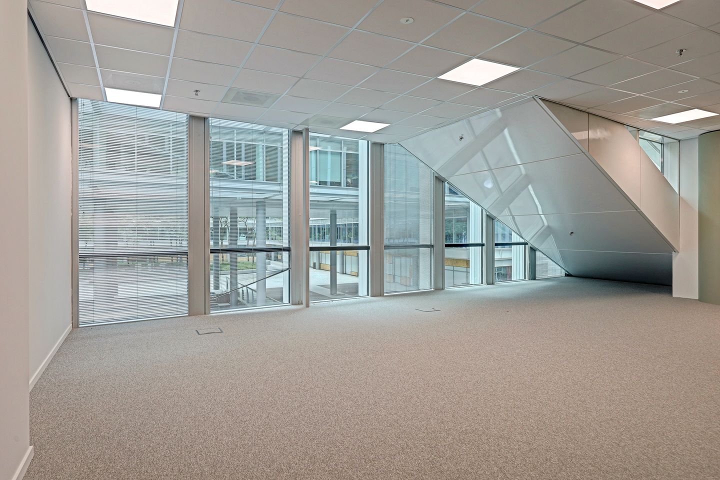 Bekijk foto 4 van Gustav Mahlerplein 2