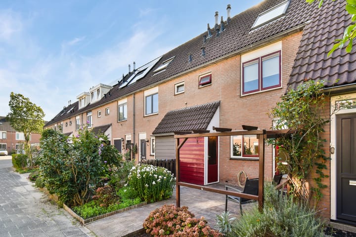 Tussenwoning te koop: Simon Vestdijk-erf 91, Dordrecht