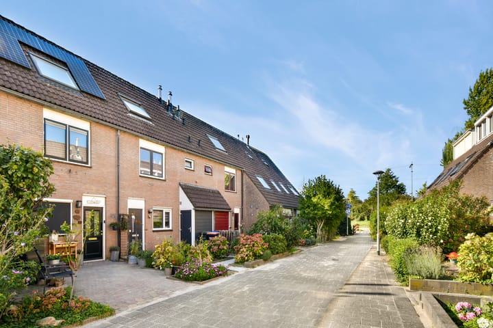 Tussenwoning te koop: Simon Vestdijk-erf 91, Dordrecht