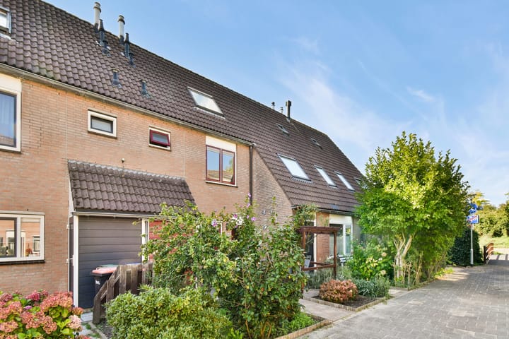 Tussenwoning te koop: Simon Vestdijk-erf 91, Dordrecht