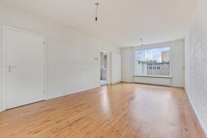 Tussenwoning te koop: Pastoor van Eijsstraat 27, Geleen