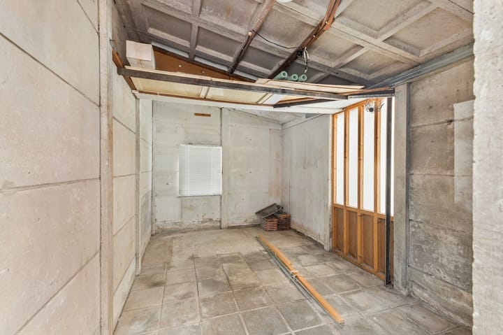 Tussenwoning te koop: Pastoor van Eijsstraat 27, Geleen