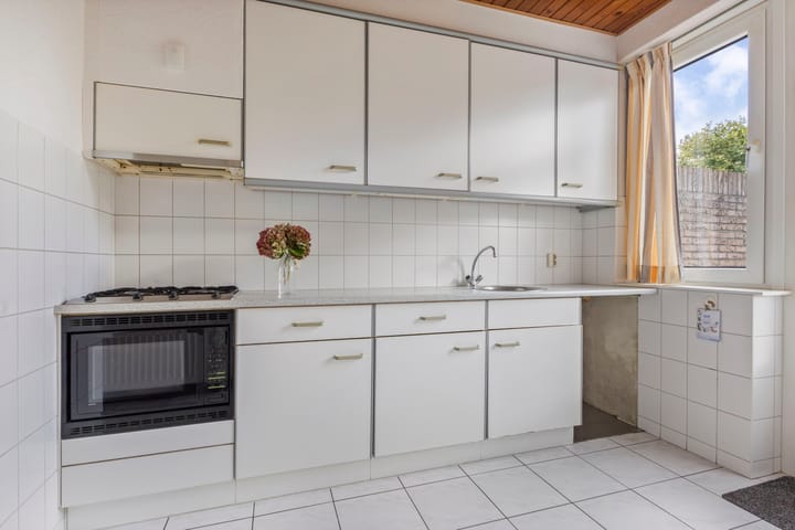 Tussenwoning te koop: Pastoor van Eijsstraat 27, Geleen
