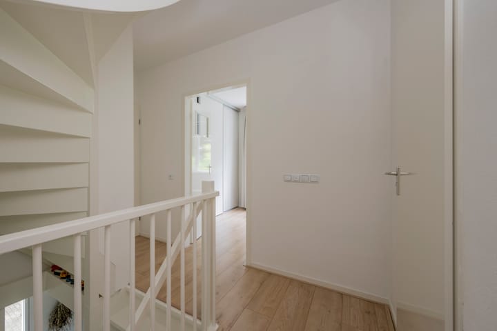 Vrijstaande woning te koop: Van Goghlaan 1, Nijkerk