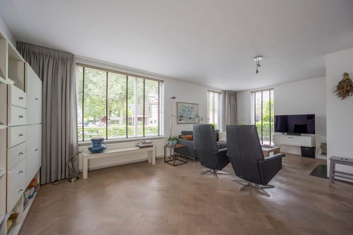 Vrijstaande woning te koop: Van Goghlaan 1, Nijkerk