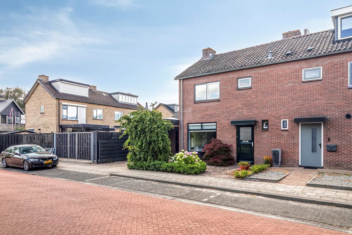 Tussenwoning te koop: Nachtegaallaan 1, Scherpenzeel (Ge)