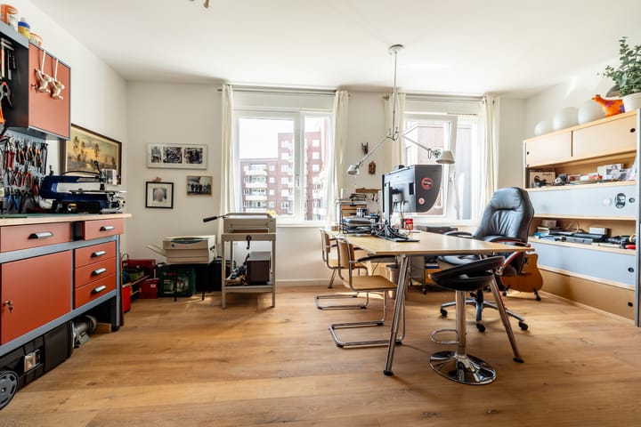 Tussenwoning te koop: Smits van Waesberghestraat 11, Breda