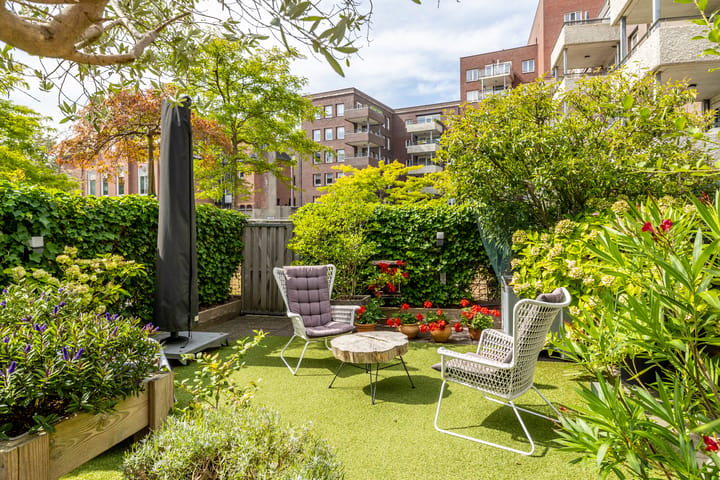 Tussenwoning te koop: Smits van Waesberghestraat 11, Breda