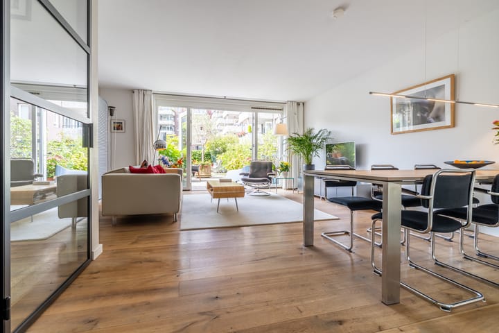 Tussenwoning te koop: Smits van Waesberghestraat 11, Breda