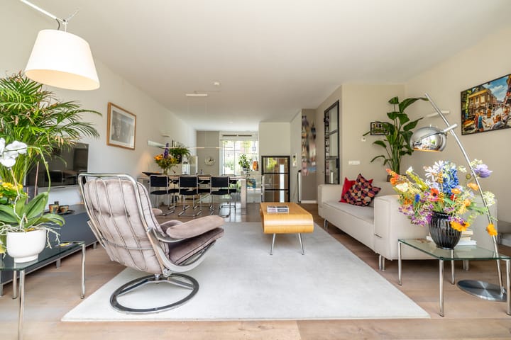 Tussenwoning te koop: Smits van Waesberghestraat 11, Breda