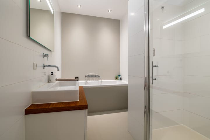 Tussenwoning te koop: Smits van Waesberghestraat 11, Breda
