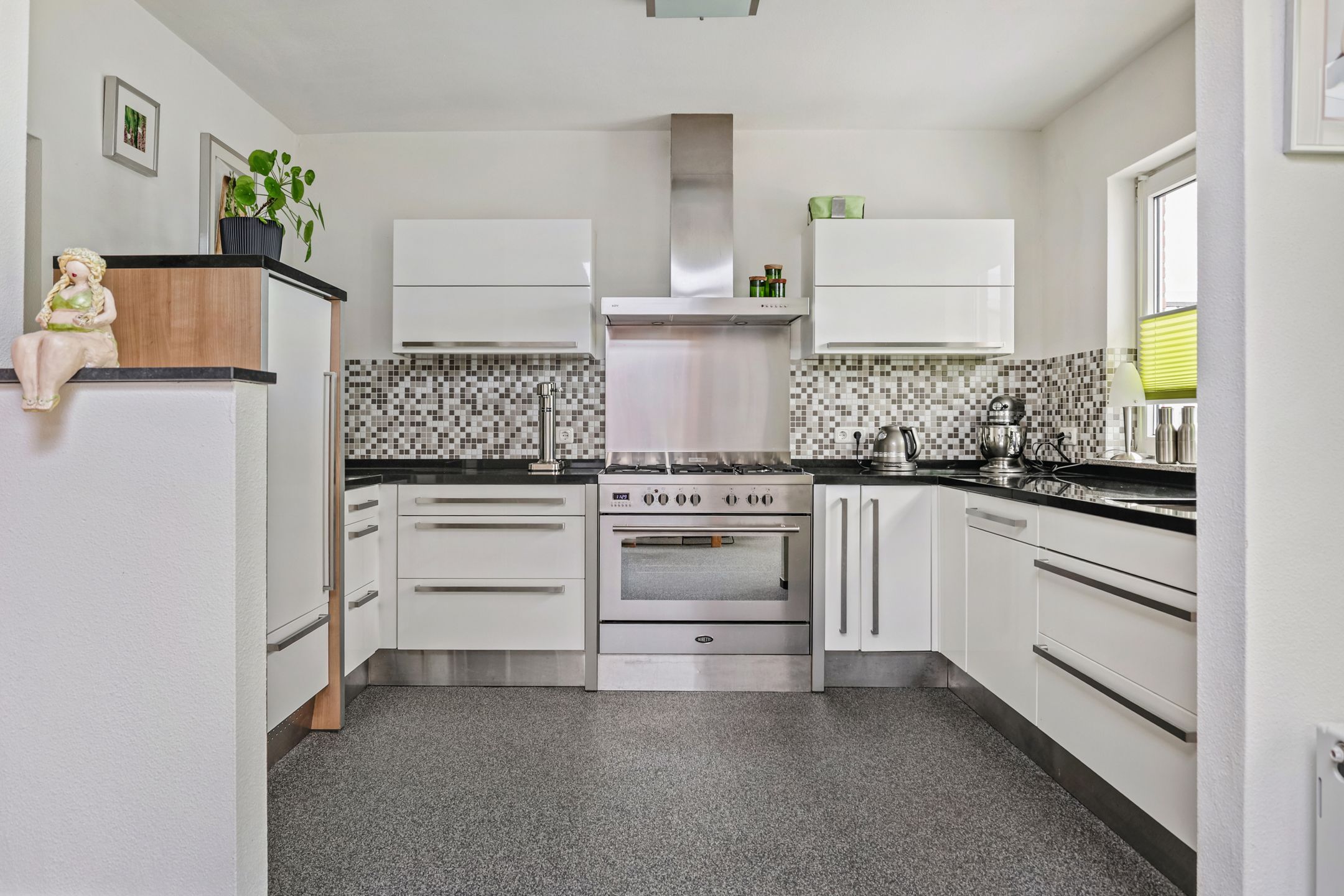 Photo 12 of Margrietstraat 65