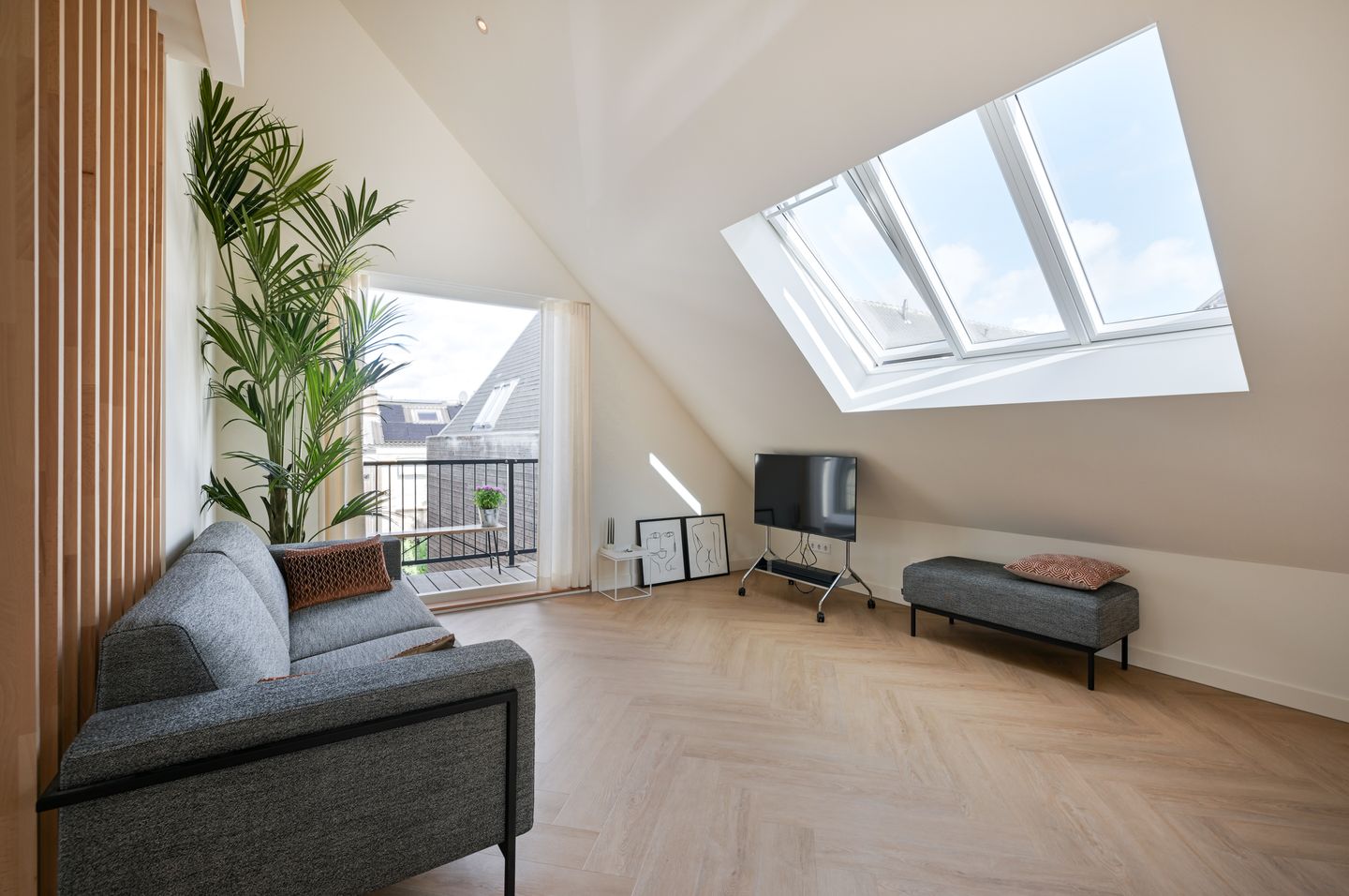 Photo 4 of Kennemerstraat 3-B