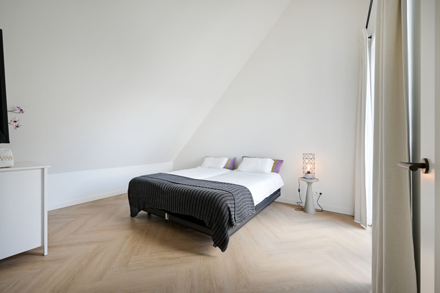 Photo 10 of Kennemerstraat 3-B