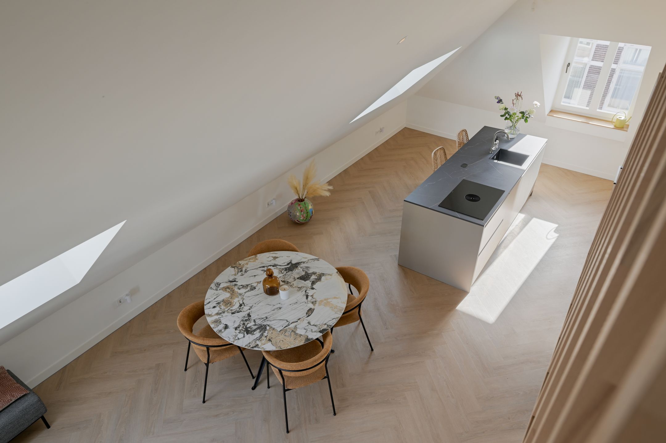 Photo 18 of Kennemerstraat 3-B