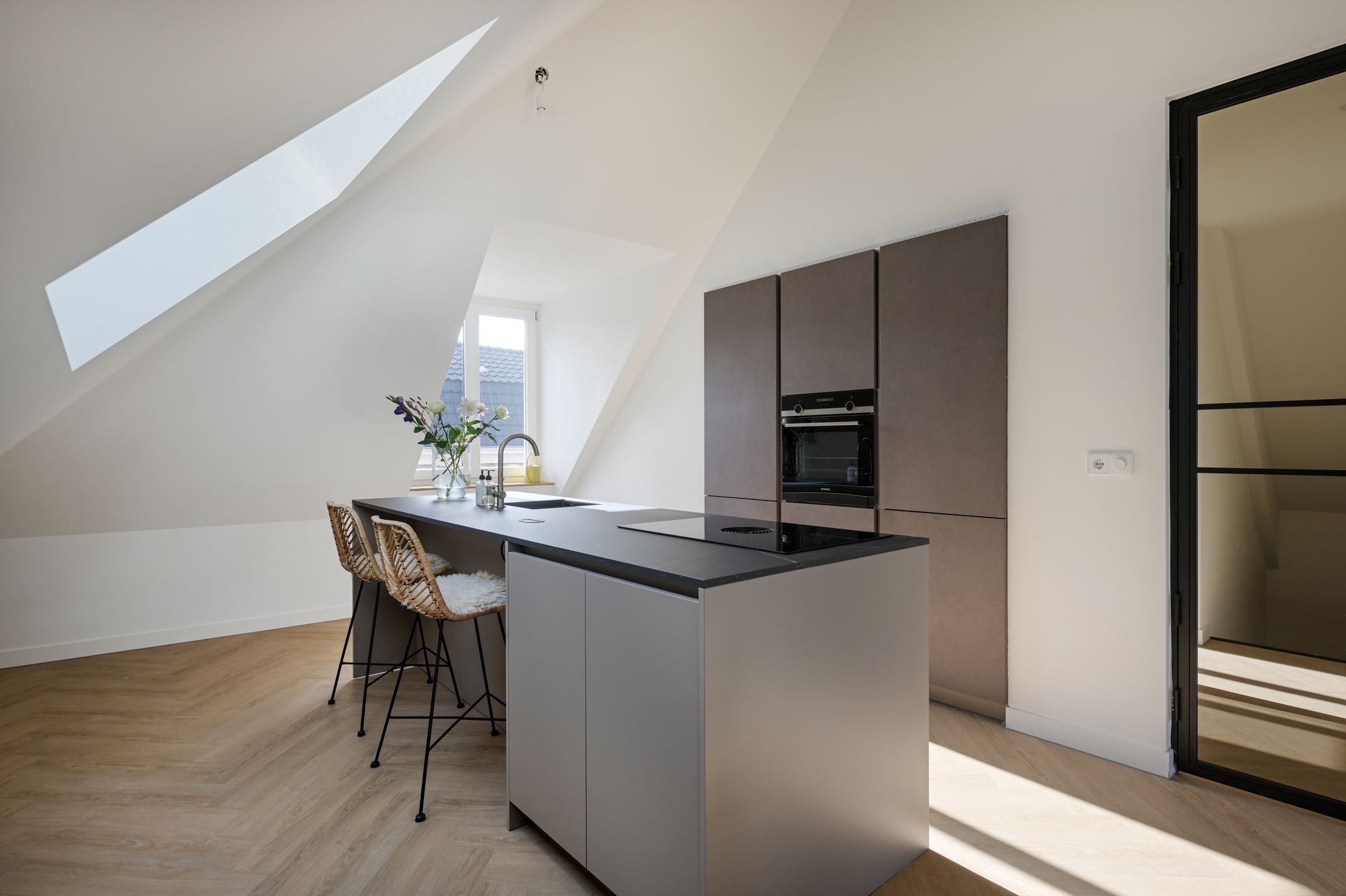 Photo 6 of Kennemerstraat 3-B