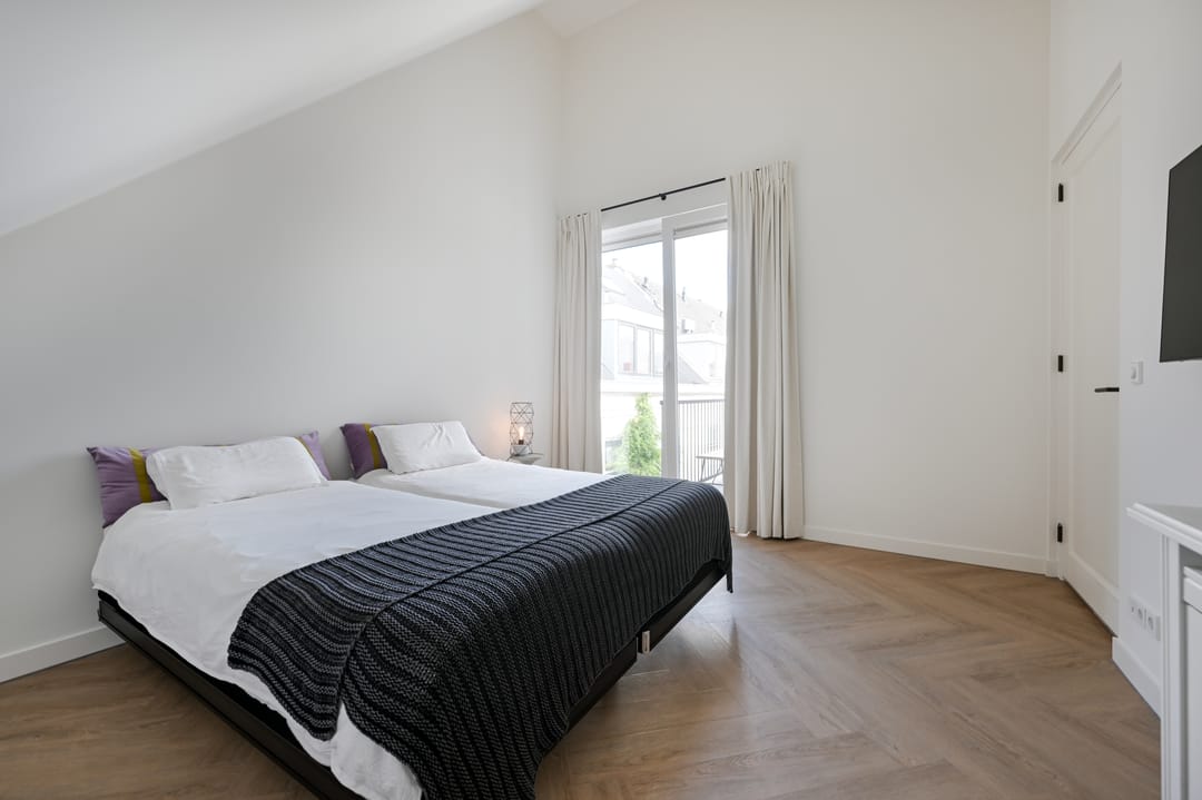Photo 11 of Kennemerstraat 3-B
