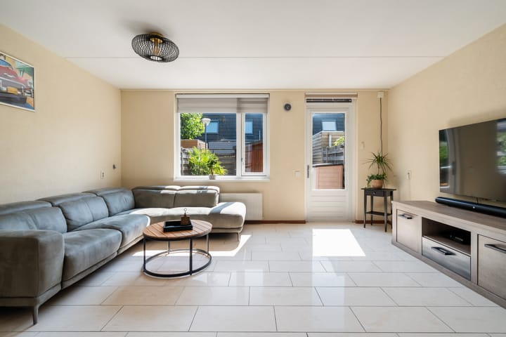 Tussenwoning te koop: Parklaan 62, Pijnacker