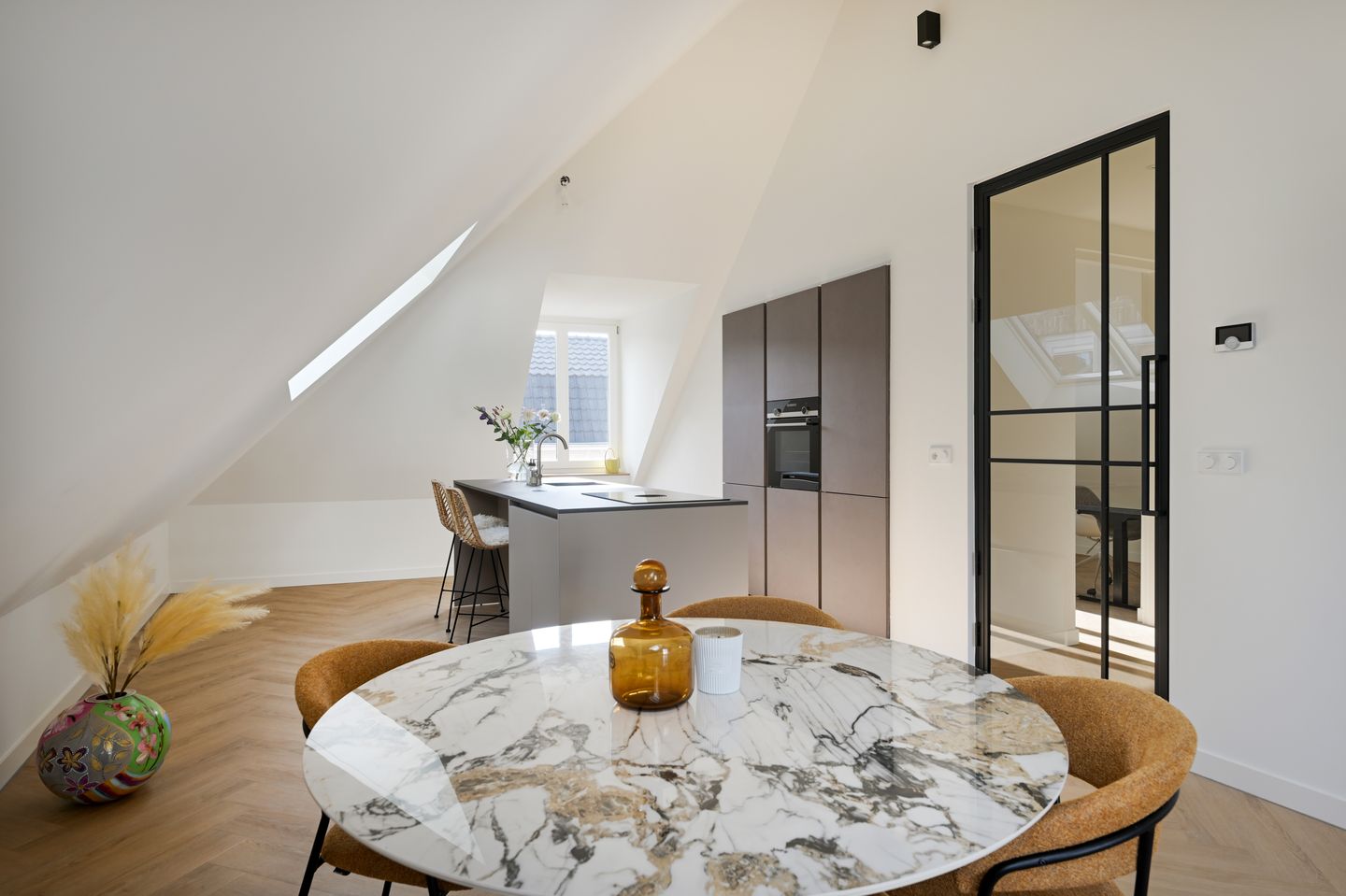 Photo 5 of Kennemerstraat 3-B