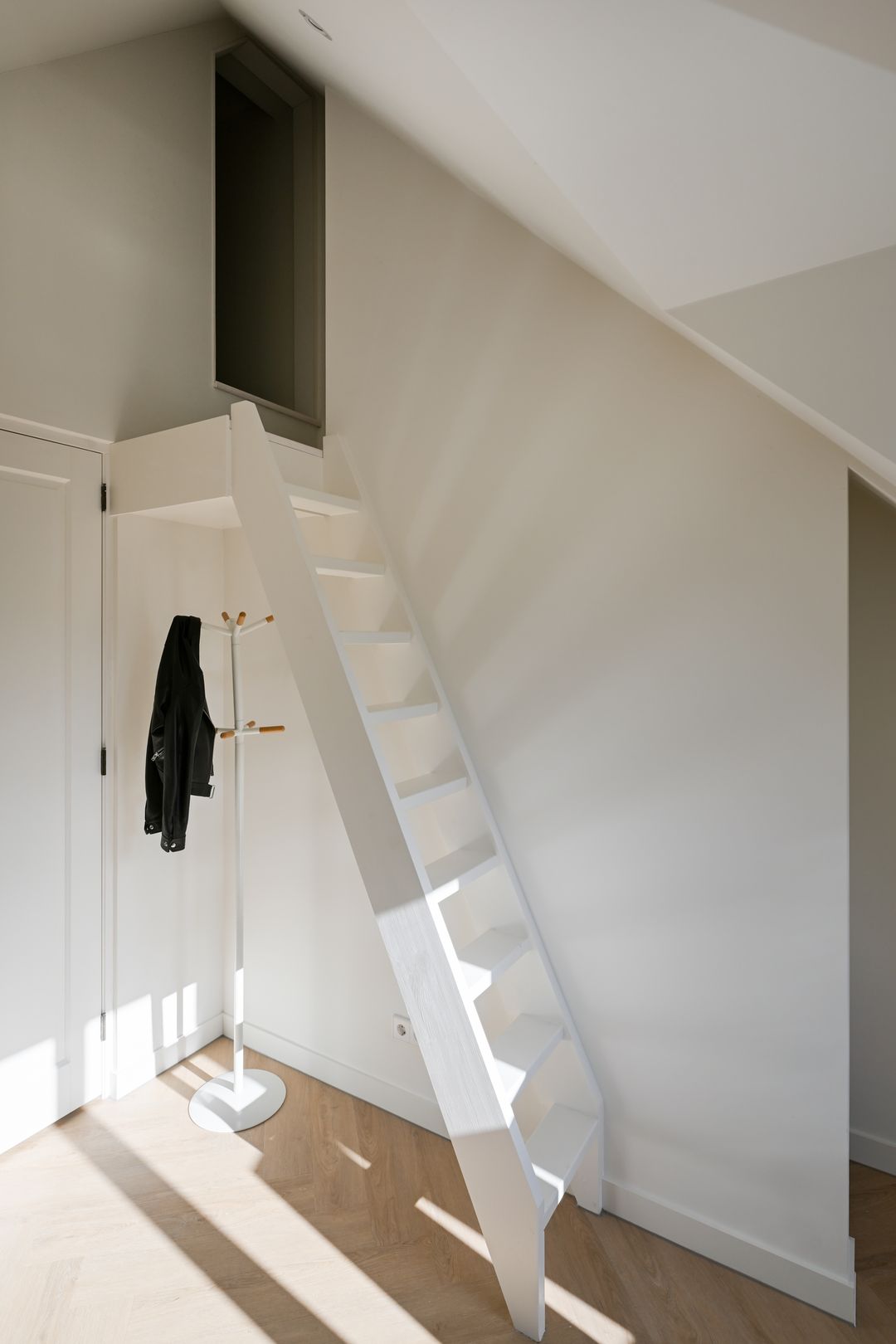 Photo 17 of Kennemerstraat 3-B