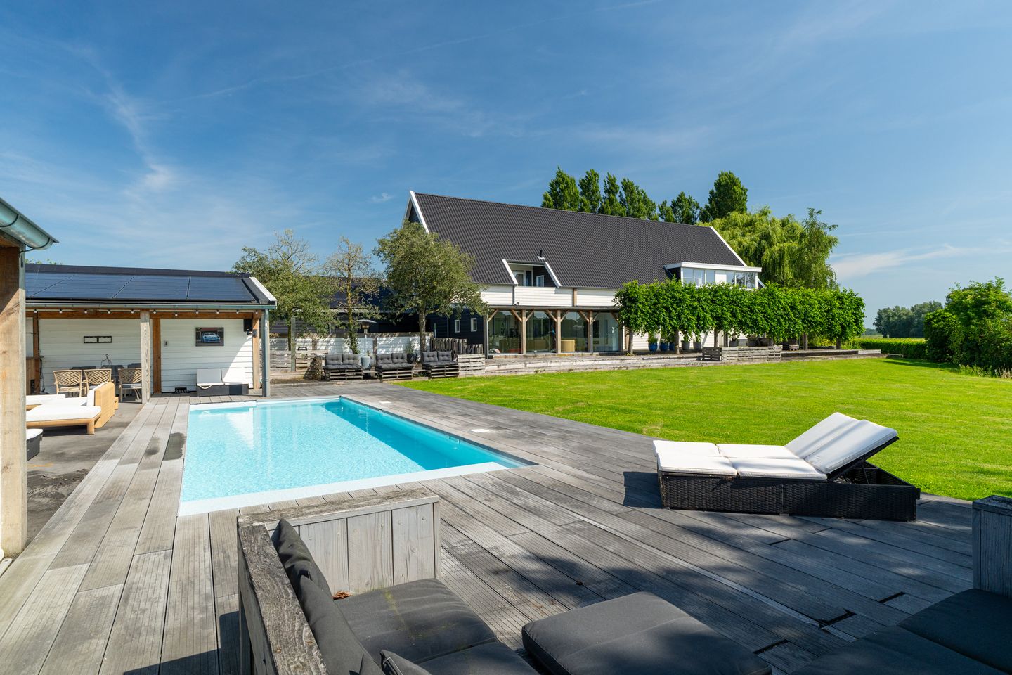 View photo 4 of Bloemweg 4