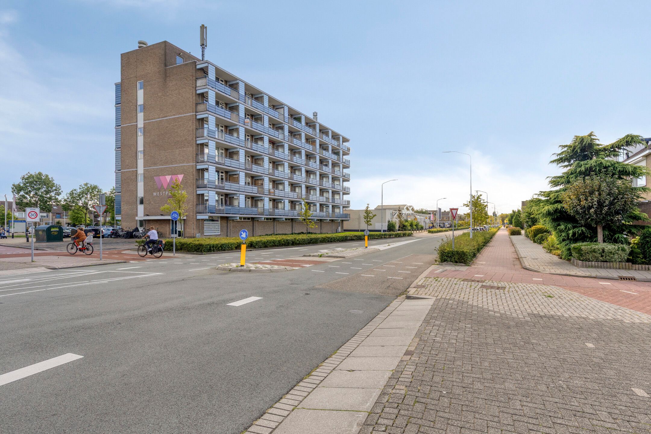 Photo 21 of Gerard Dousingel 86