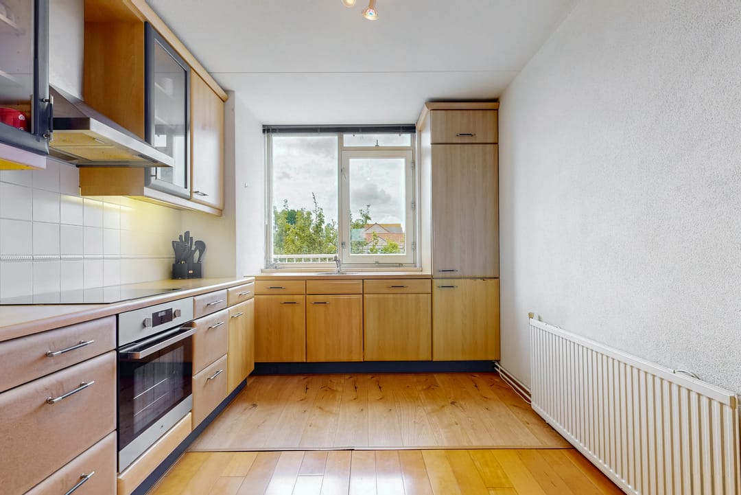 Photo 11 of Leeghwaterstraat 74