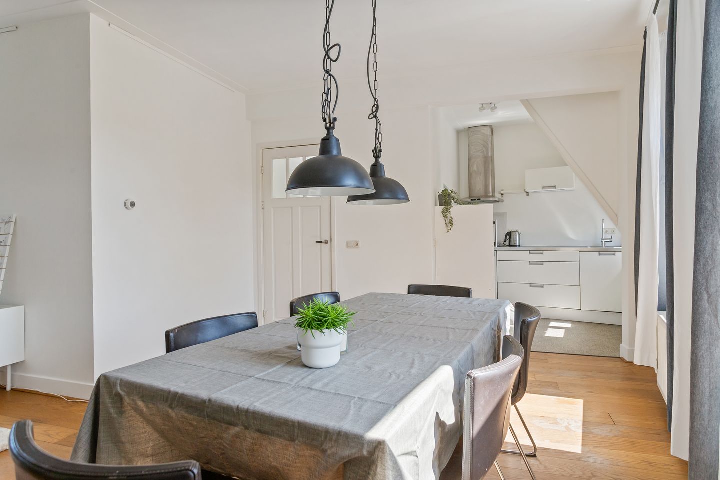 Photo 10 of Bosboomstraat 6-B