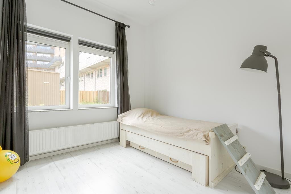 Photo 22 of Eva Besnyöstraat 37