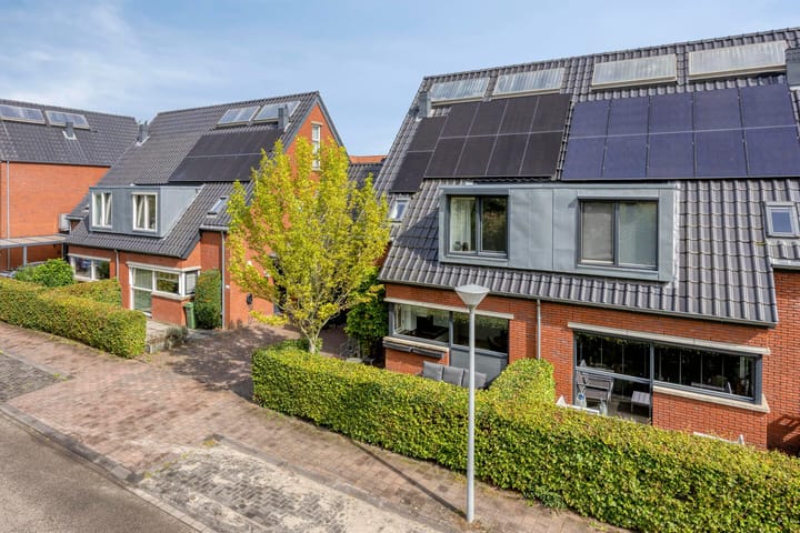 Tussenwoning te koop: Erfwal 118, Zwolle