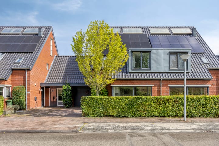Tussenwoning te koop: Erfwal 118, Zwolle