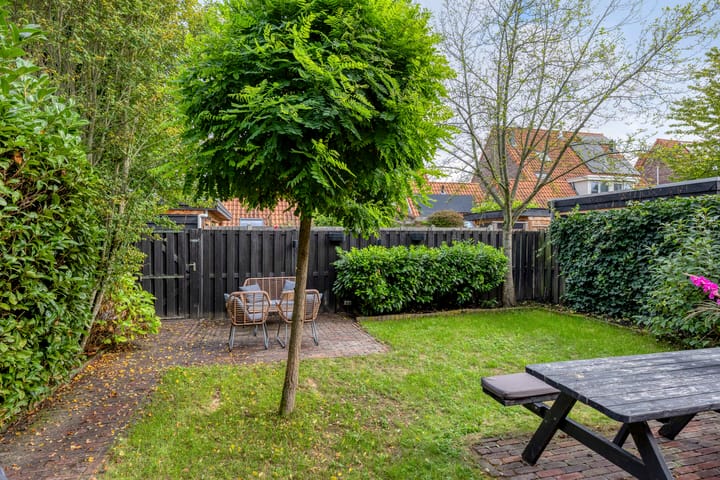 Tussenwoning te koop: Erfwal 118, Zwolle