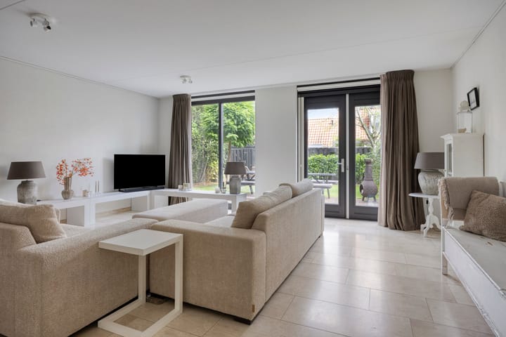 Tussenwoning te koop: Erfwal 118, Zwolle