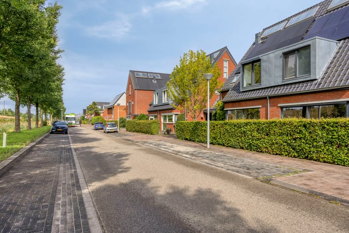 Tussenwoning te koop: Erfwal 118, Zwolle