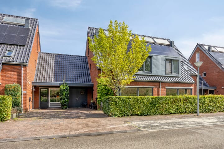 Tussenwoning te koop: Erfwal 118, Zwolle