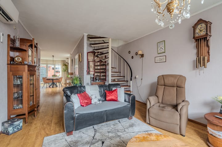 Twee-onder-één-kap te koop: Hoogstraat 38, Winschoten