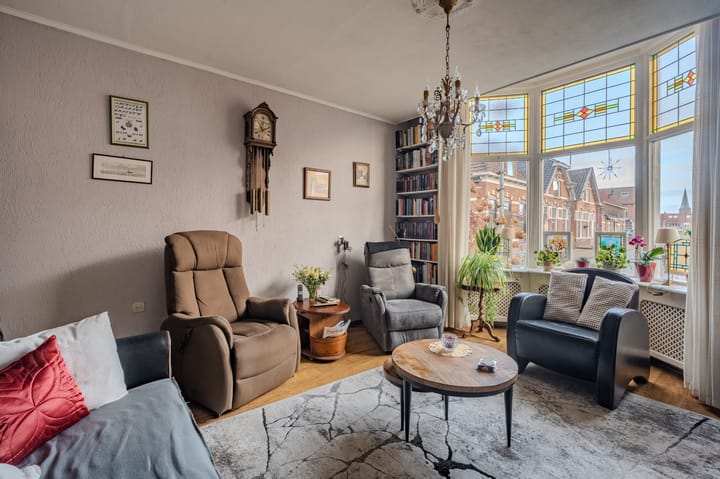 Twee-onder-één-kap te koop: Hoogstraat 38, Winschoten
