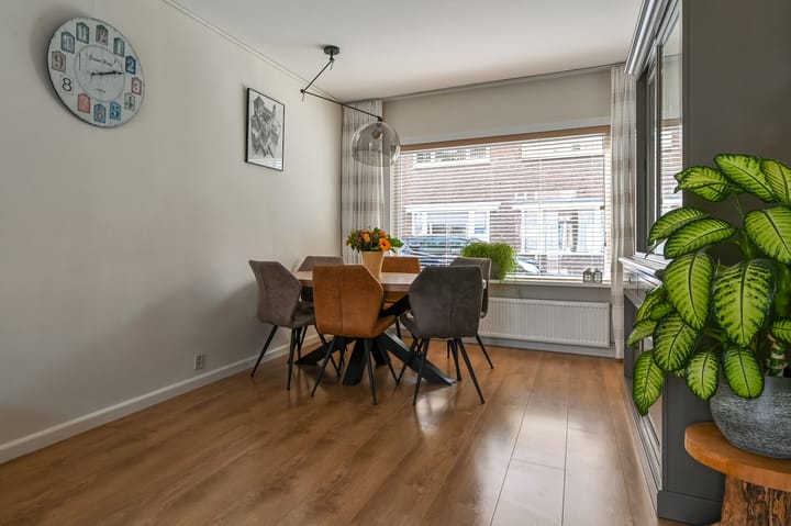 Tussenwoning te koop: Minahassastraat 53, Haarlem