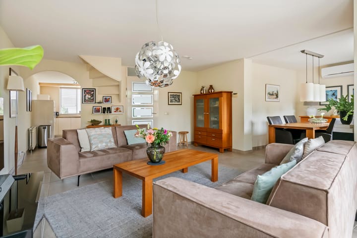 Twee-onder-één-kap te koop: F.J. Ebbensstraat 82, Tiel