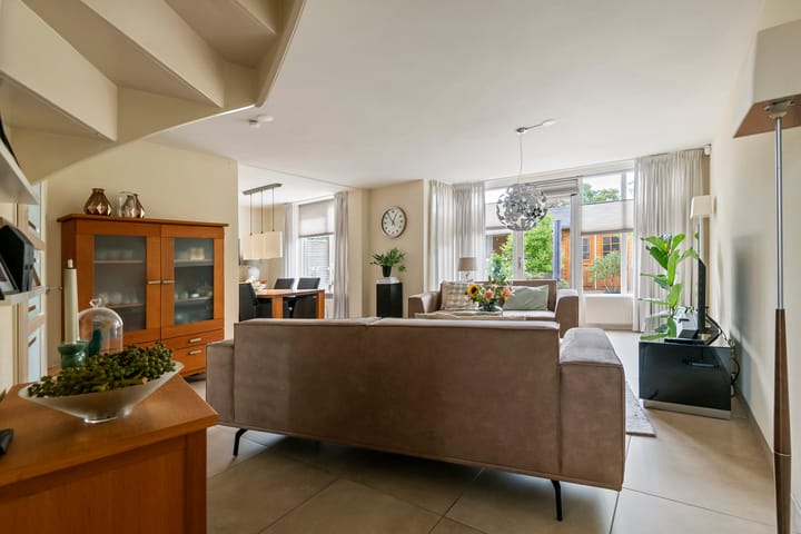Twee-onder-één-kap te koop: F.J. Ebbensstraat 82, Tiel