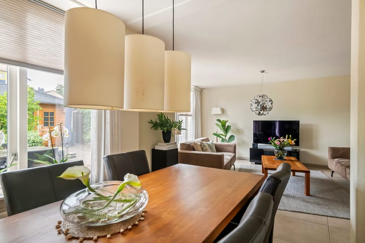 Twee-onder-één-kap te koop: F.J. Ebbensstraat 82, Tiel