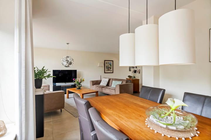Twee-onder-één-kap te koop: F.J. Ebbensstraat 82, Tiel