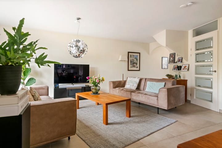 Twee-onder-één-kap te koop: F.J. Ebbensstraat 82, Tiel