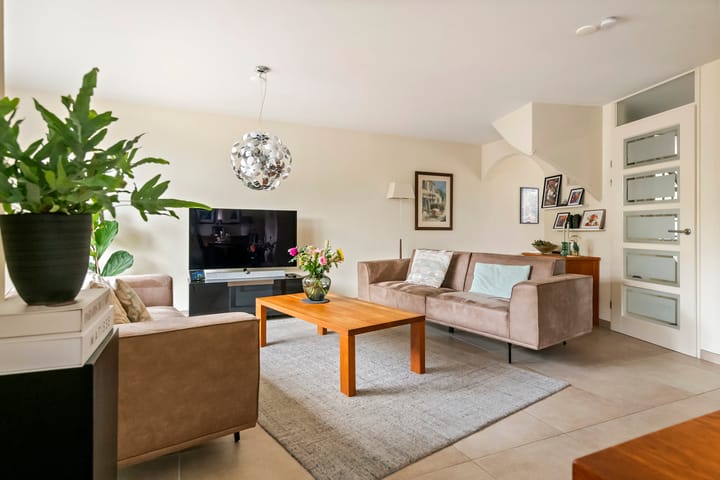 Twee-onder-één-kap te koop: F.J. Ebbensstraat 82, Tiel