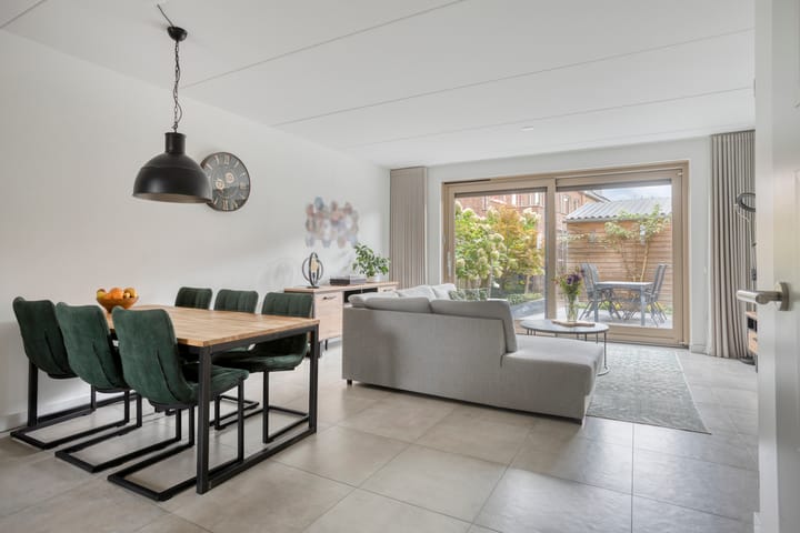 Photo 4 of Adelheidstraat 18