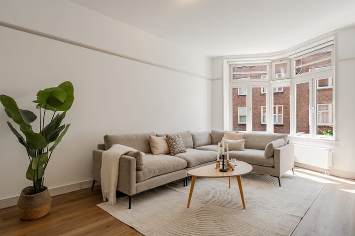 Photo 5 of Uithoornstraat 2-A1