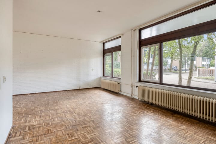 Hoekwoning te koop: Van Harenstins 11, Almelo