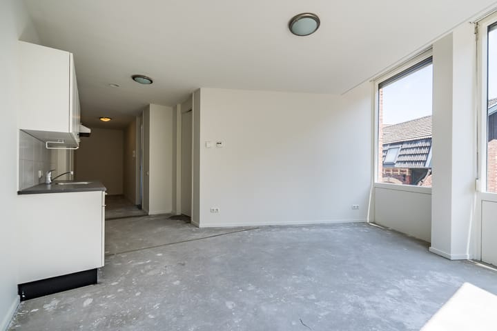 Studio te koop: beekstraat 2E, Weert