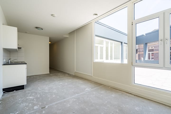 Studio te koop: beekstraat 2C, Weert
