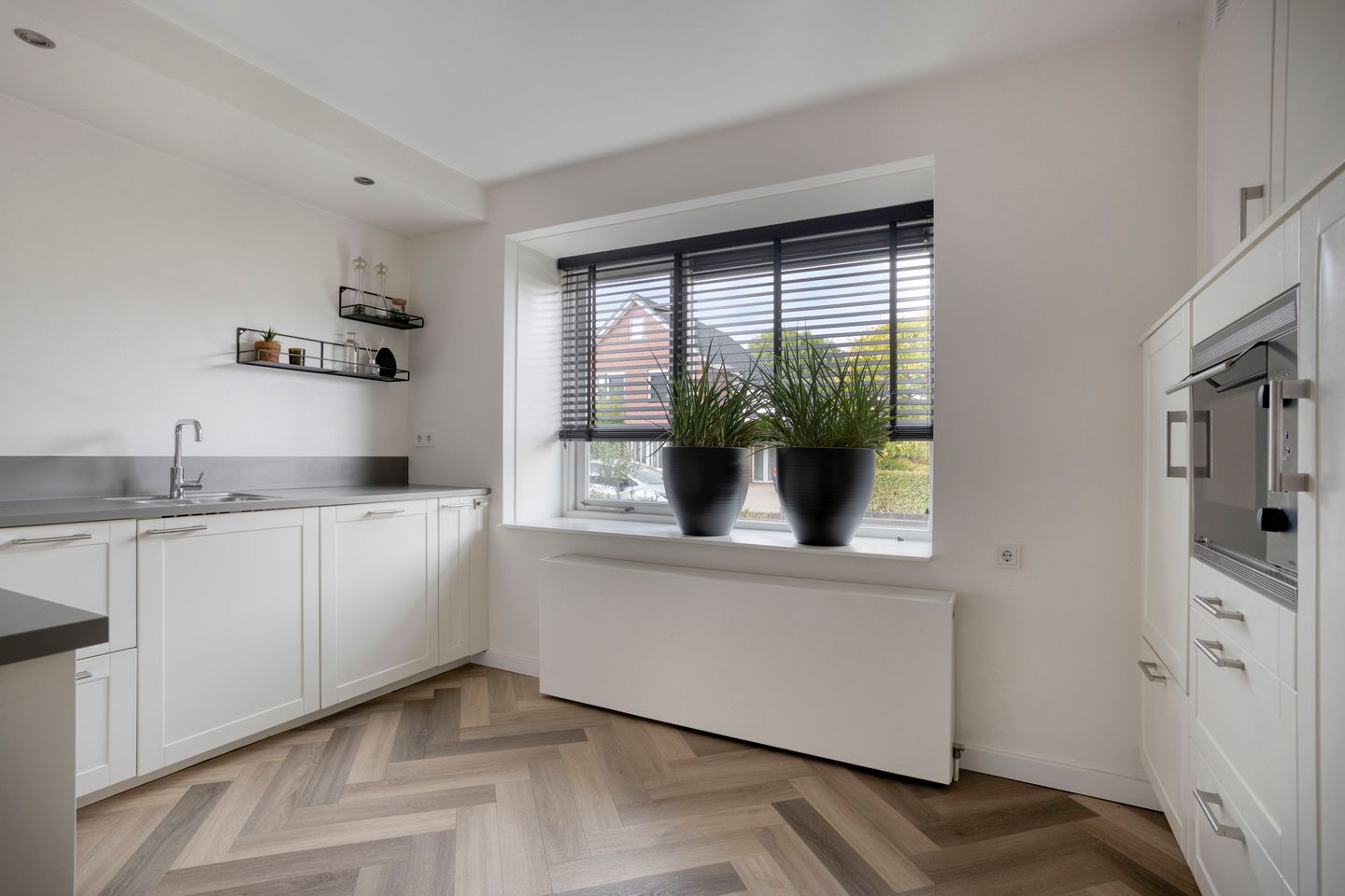 Photo 10 of Abe Lenstrastraat 9